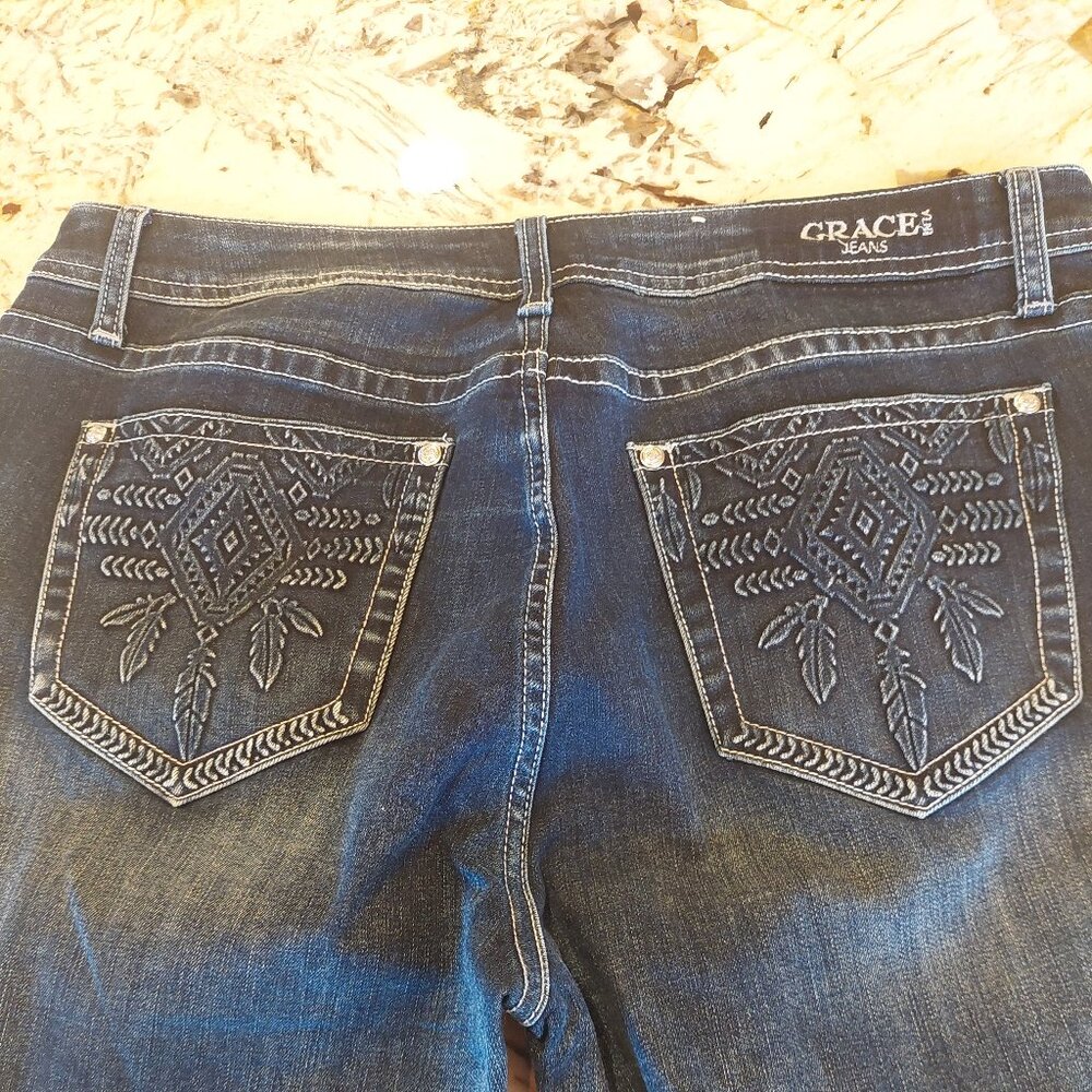 GRACE EASYFIT WITH TRIBAL BACK POCKET WESTERN JEANS